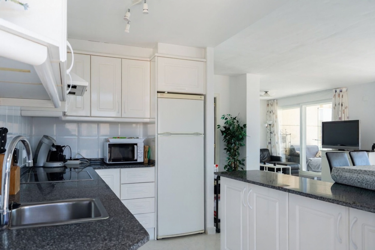 Flat for sale frontline beach in Calpe — Kitchen