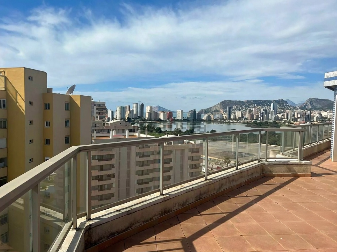 Дуплекс на продажу на первой линии пляжа в Calpe