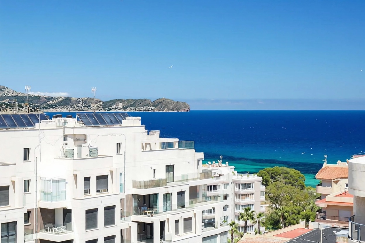 Dachgeschosswohnung zum Verkauf in erster Meereslinie in Calpe — Meerblick