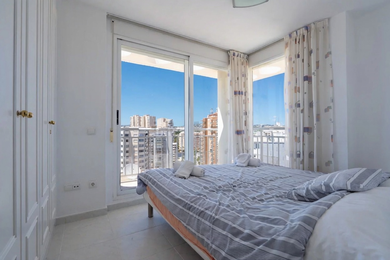 Dachgeschosswohnung zum Verkauf in erster Meereslinie in Calpe — Schlafzimmer