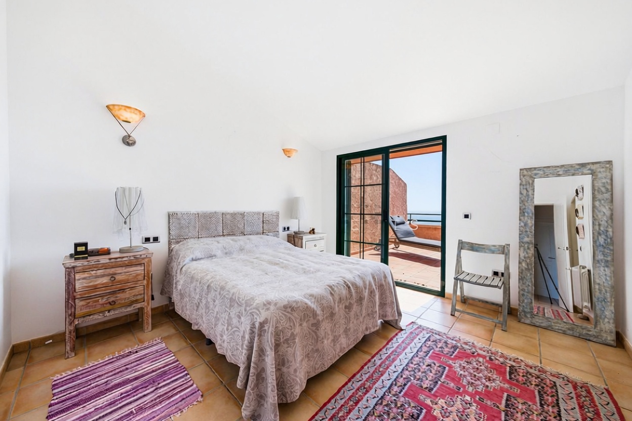 Dúplex en venta en primera línea de playa en Altea — Dormitorio
