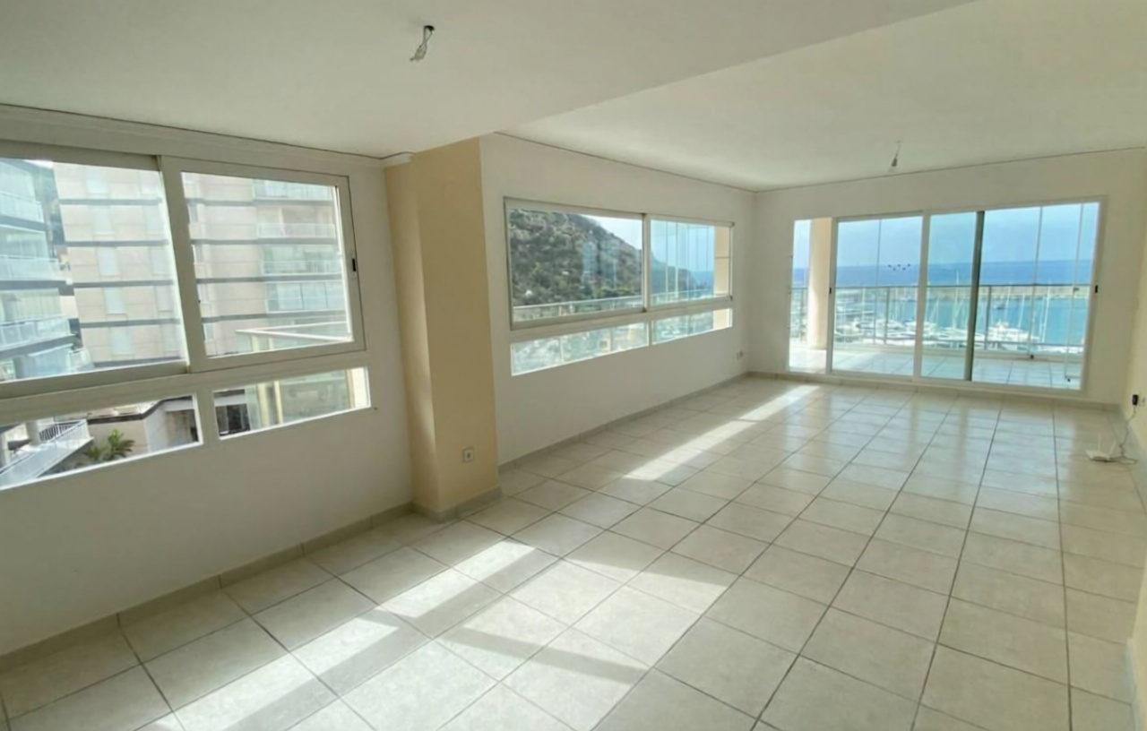 Apartamento à venda pé na areia em Calpe — Sala