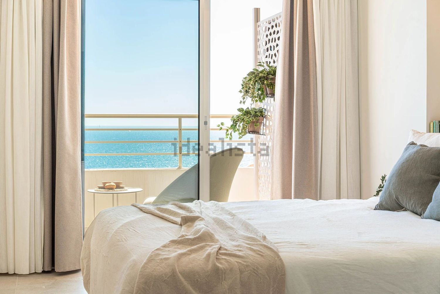 Apartamento em primeira linha de praia em Palma de Mallorca — Quarto