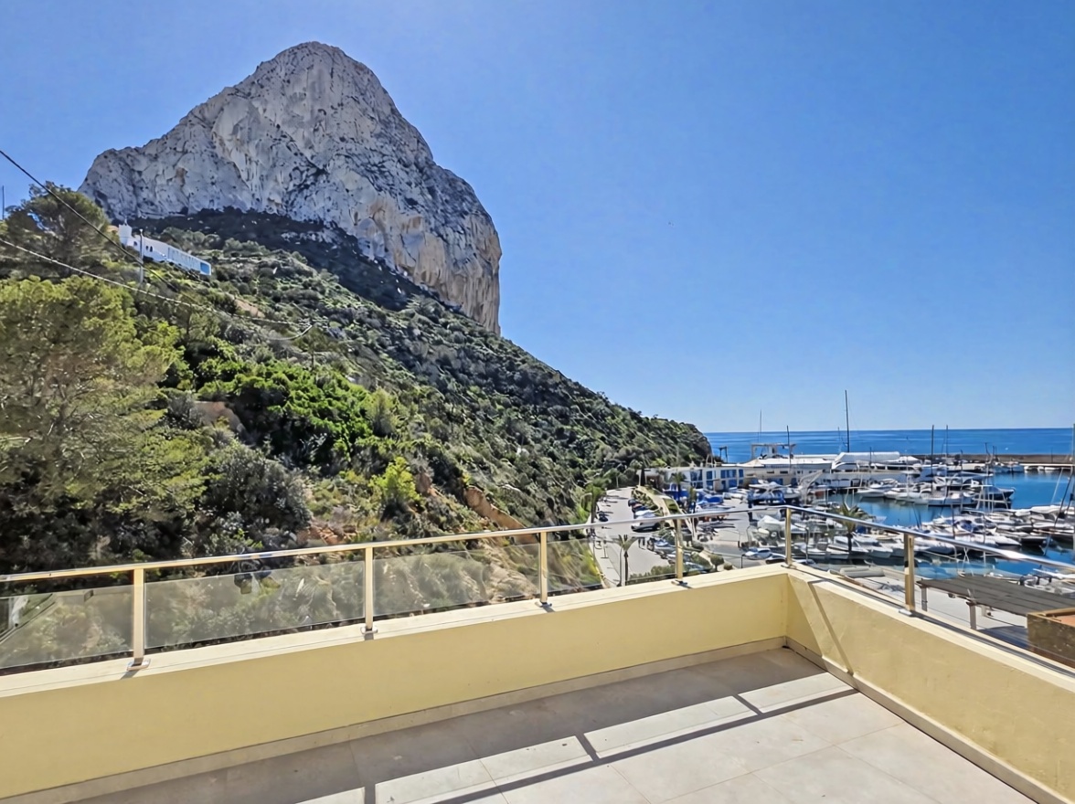 Grenier aménagé à vendre en première ligne de mer à Calpe