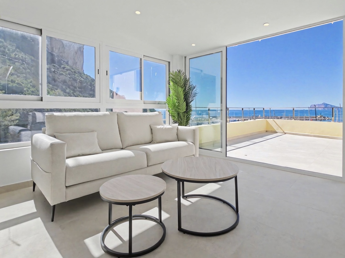 Dachgeschosswohnung zum Verkauf in erster Meereslinie in Calpe — Wohnzimmer