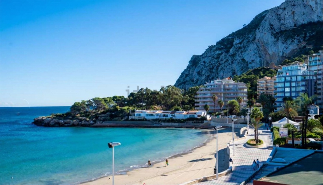 Piso en venta en primera línea de playa en Calpe — Vista mar