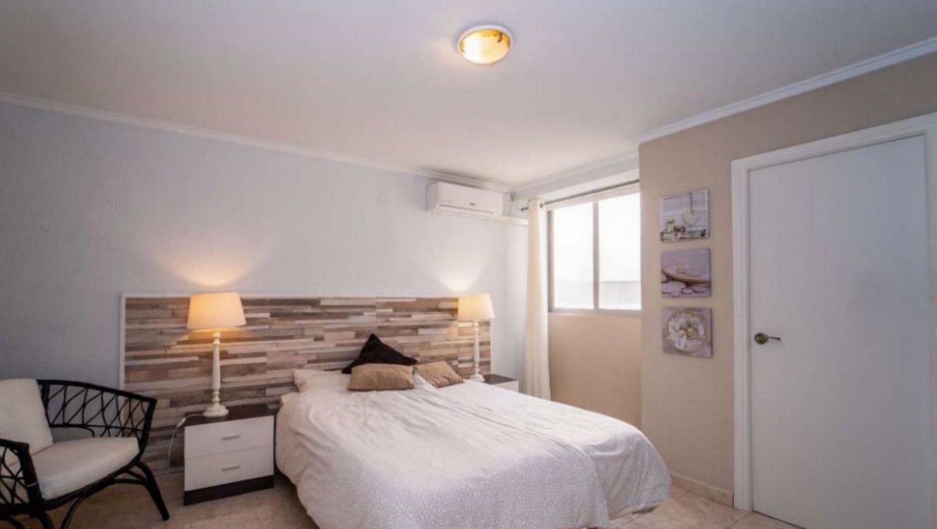 Piso en venta en primera línea de playa en Calpe — Dormitorio
