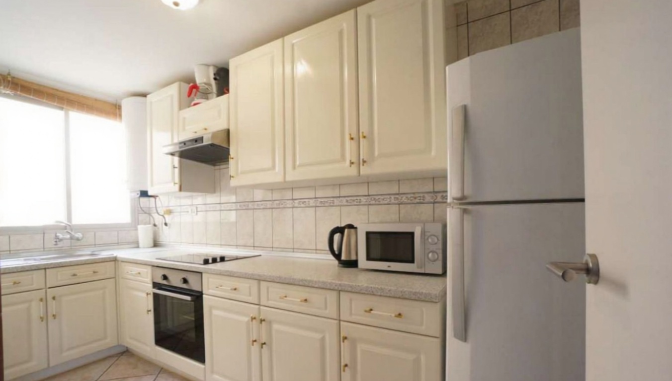Piso en venta en primera línea de playa en Calpe — Cocina