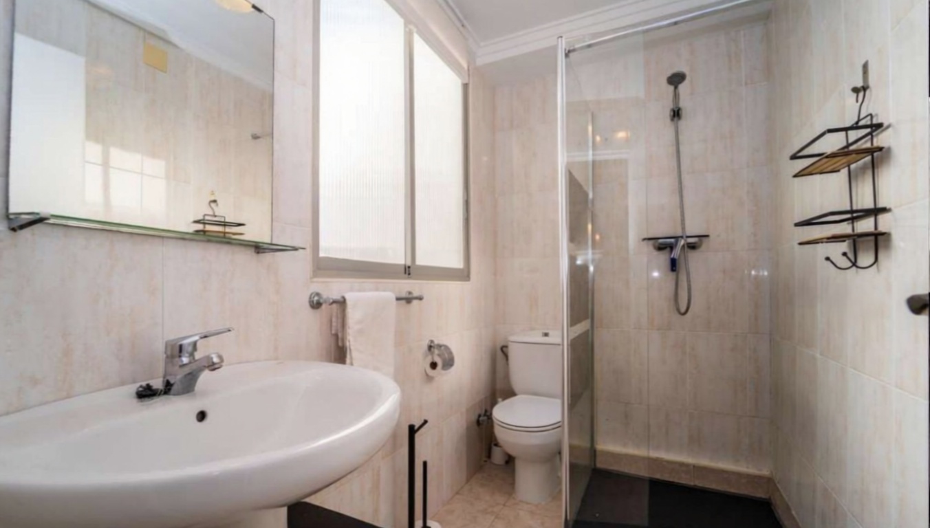 Piso en venta en primera línea de playa en Calpe — Baño