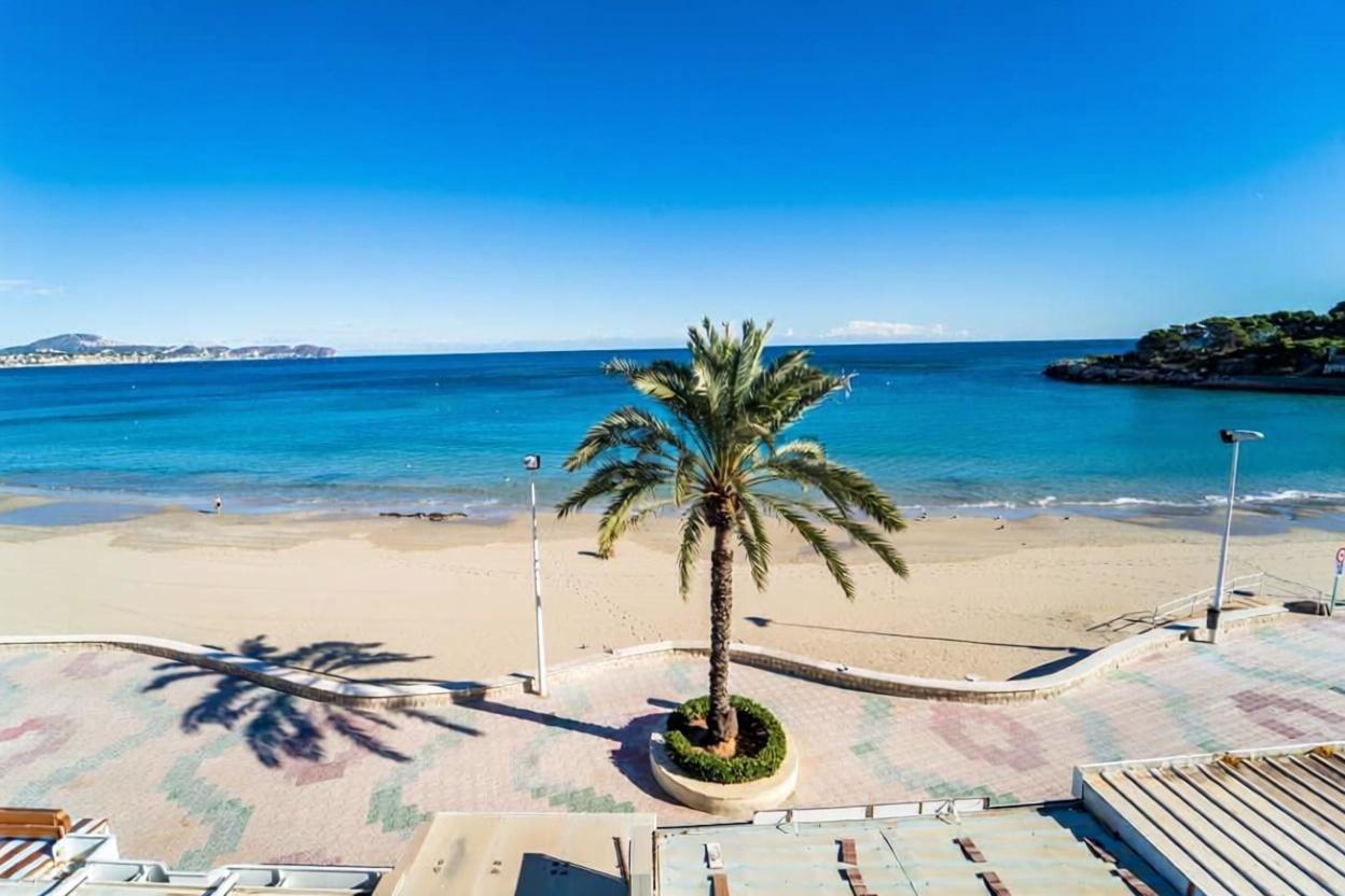Attic for sale seafront in Calpe — Sea view