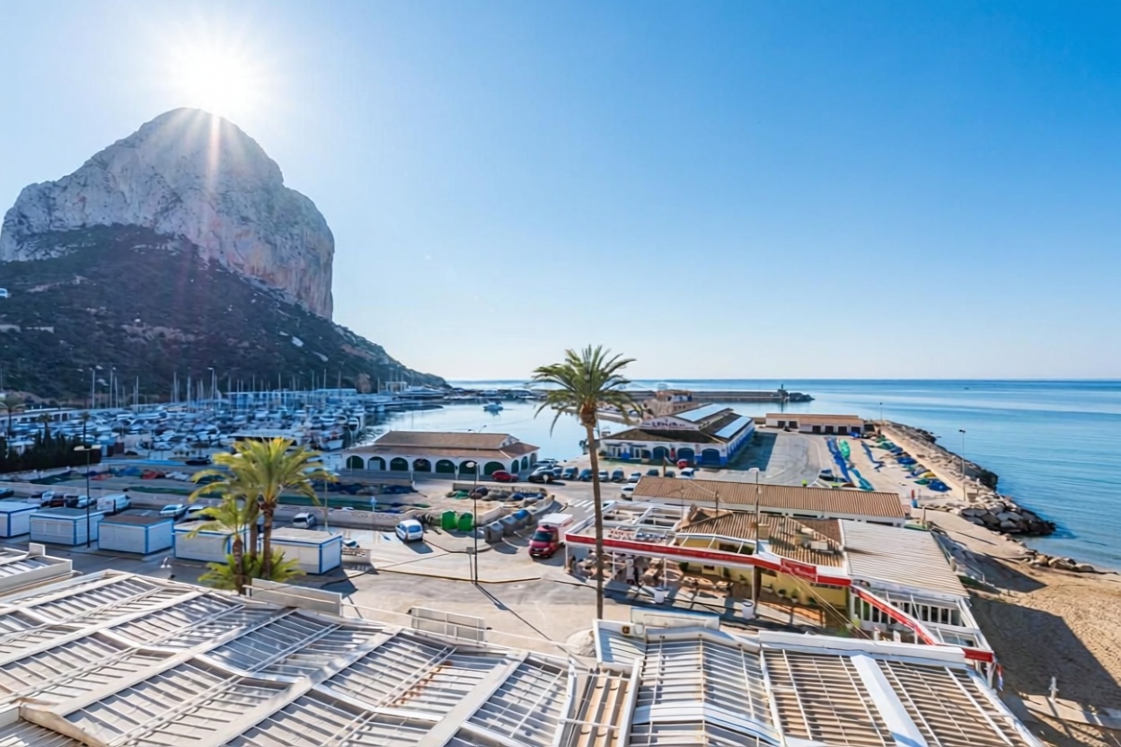 Apartamento à venda pé na areia em Calpe — Vista mar