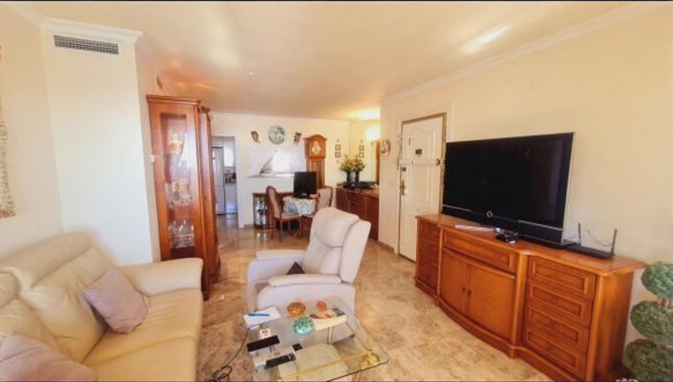 Piso en venta en primera línea de playa en Calpe — Salón