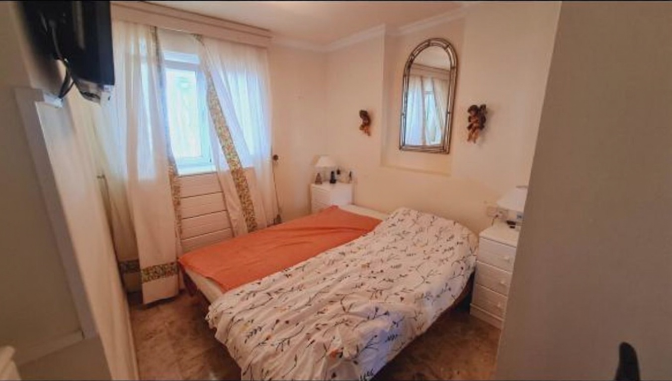Piso en venta en primera línea de playa en Calpe — Dormitorio