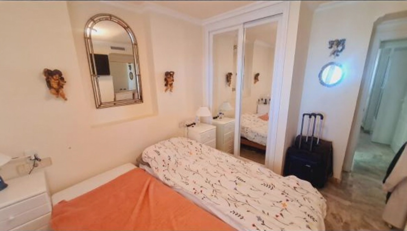 Piso en venta en primera línea de playa en Calpe — Dormitorio