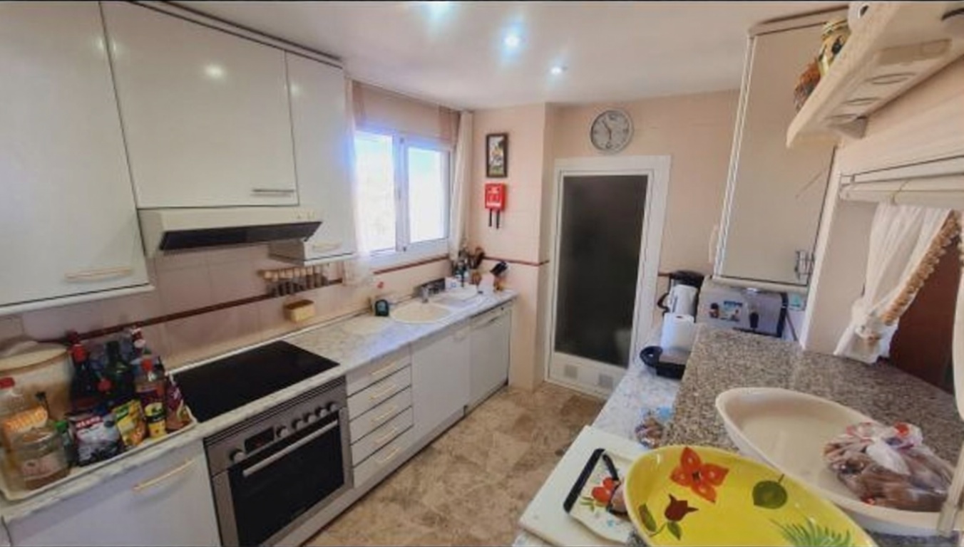 Piso en venta en primera línea de playa en Calpe — Cocina
