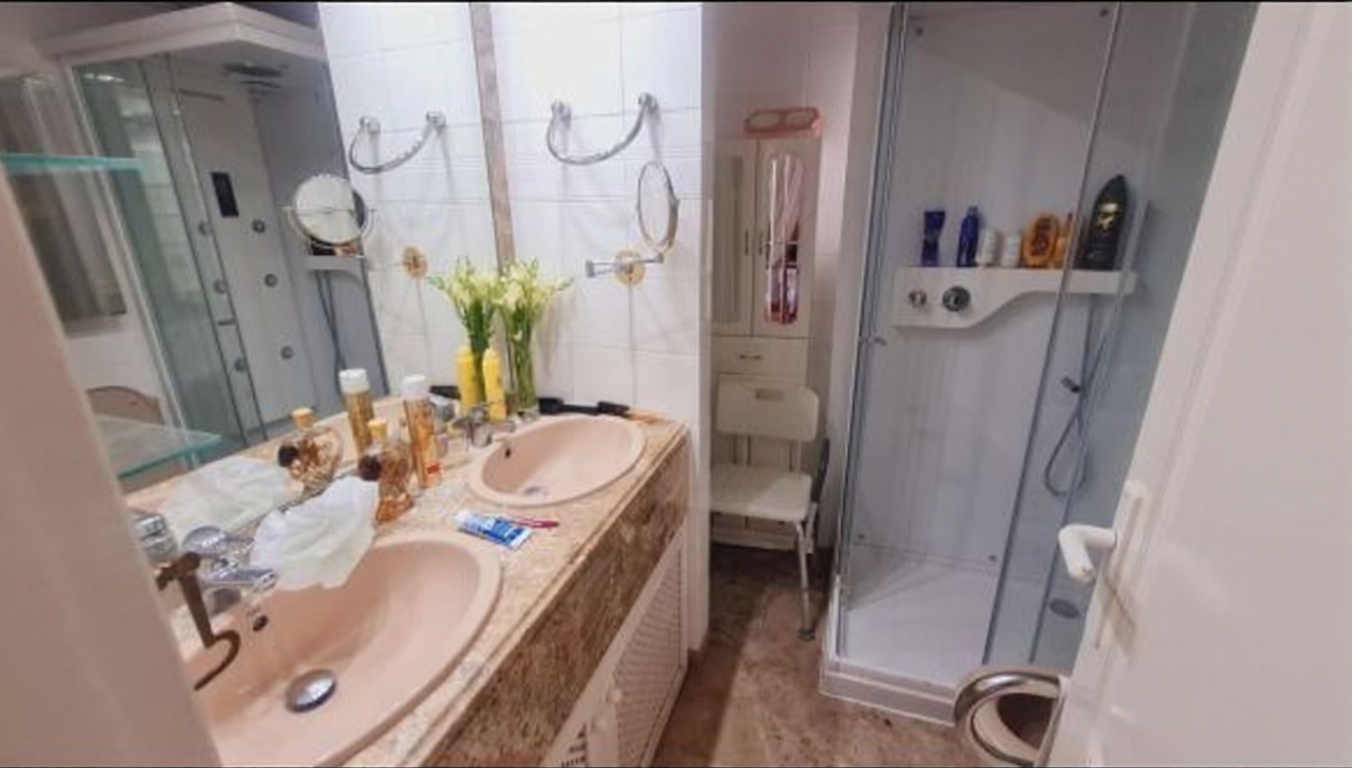 Piso en venta en primera línea de playa en Calpe — Baño