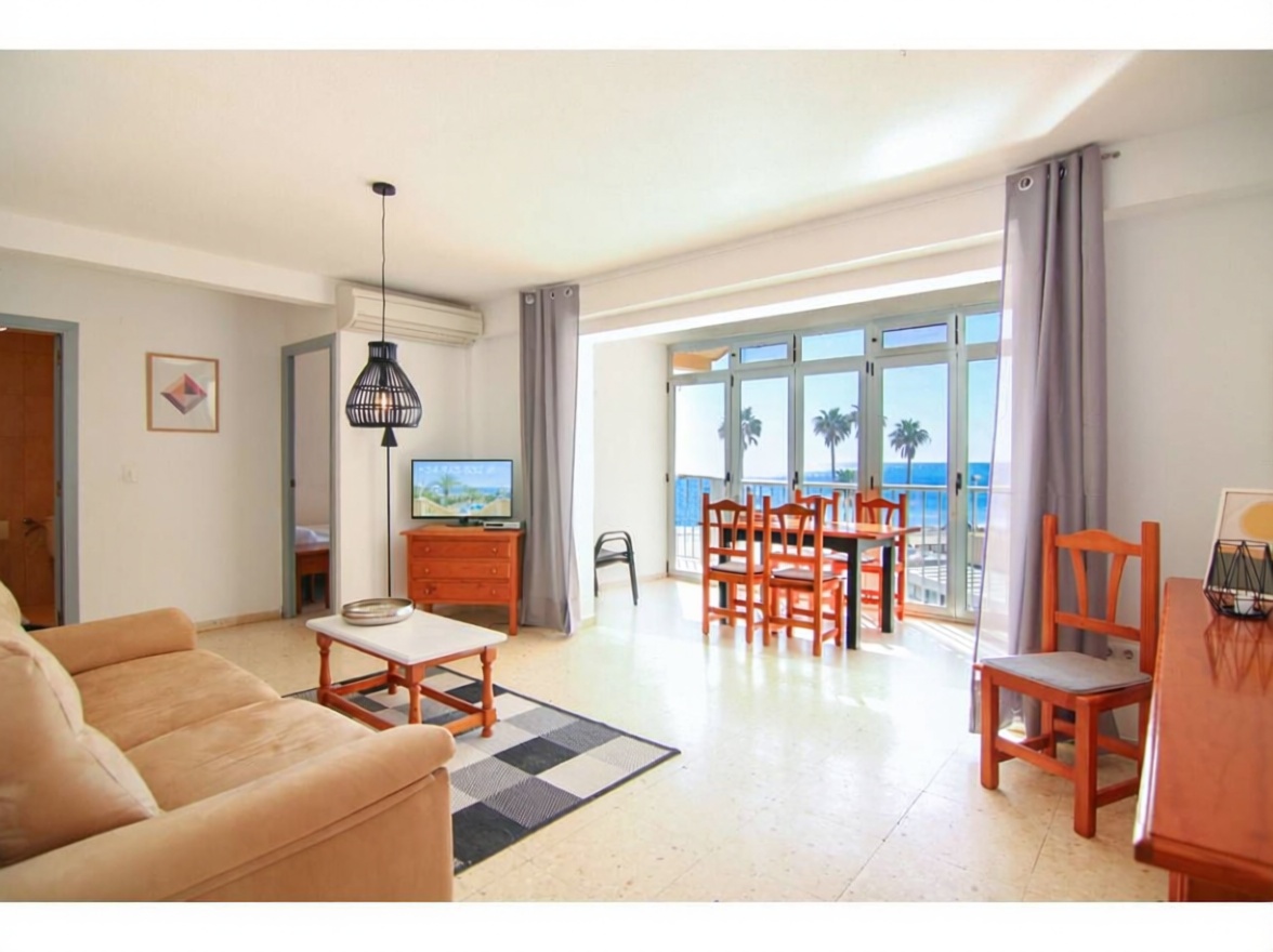 Piso en venta en primera línea de playa en Calpe — Salón