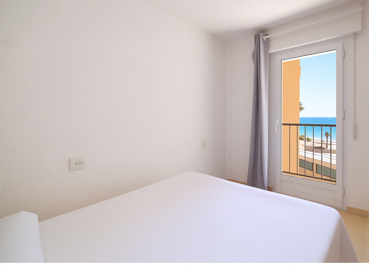 Piso en venta en primera línea de playa en Calpe — Dormitorio
