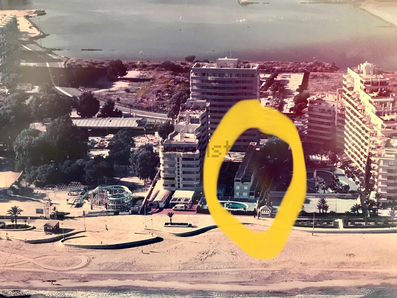 Chalet en venta con acceso directo a la playa en Calpe — Aérea