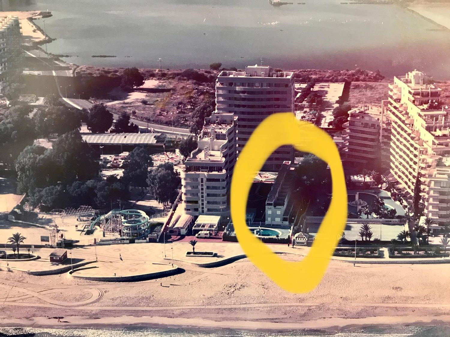Chalet en venta con acceso directo a la playa en Calpe — Aérea