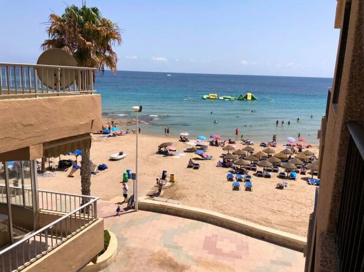 Apartamento à venda pé na areia em Calpe — Vista mar