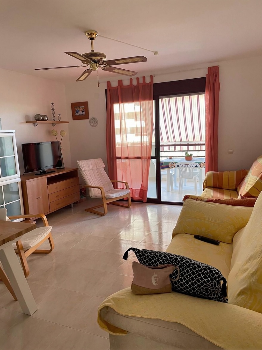 Piso en venta en primera línea de playa en Calpe — Salón