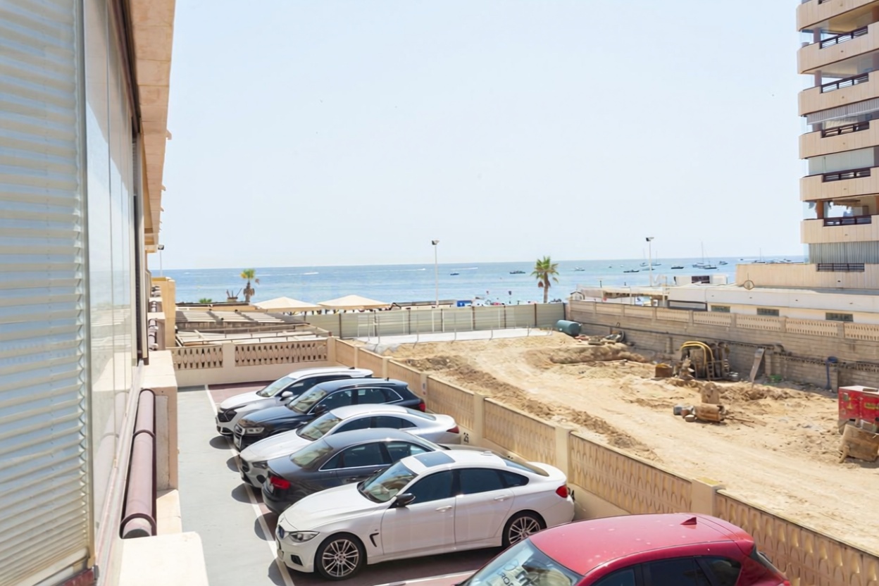 Piso en venta en primera línea de playa en Calpe — Vista mar