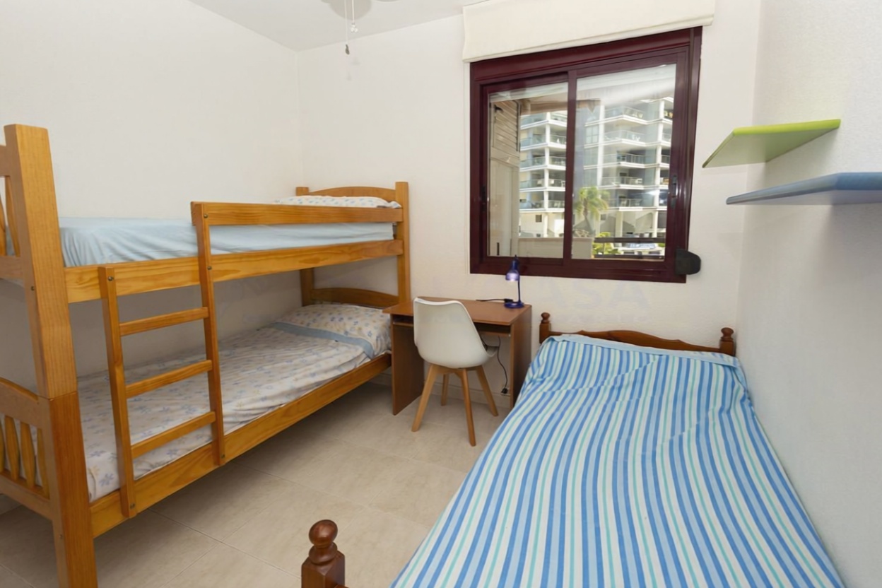 Piso en venta en primera línea de playa en Calpe — Dormitorio