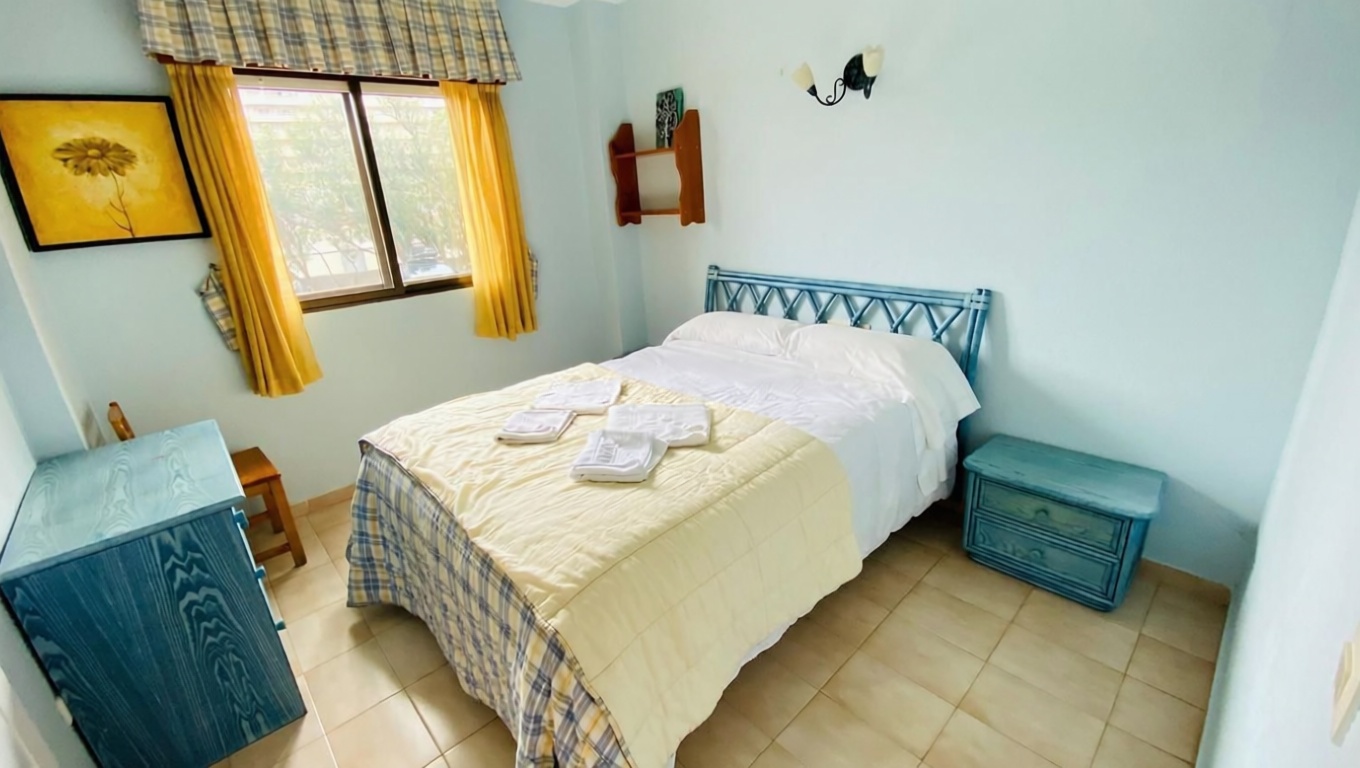 Flat for sale frontline beach in Calpe — Bedroom
