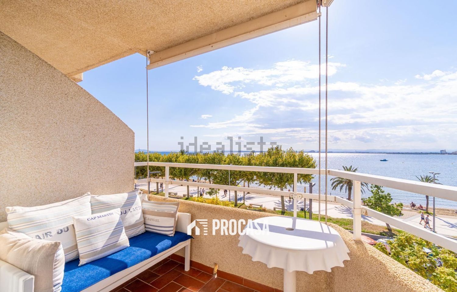 Apartamento em primeira linha de praia em Roses