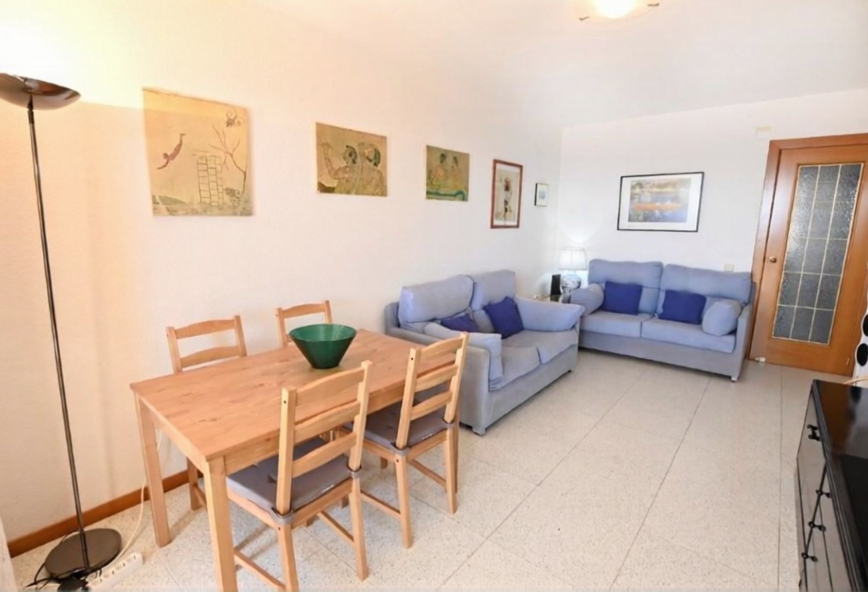 Piso en venta en primera línea de playa en Calpe — Salón