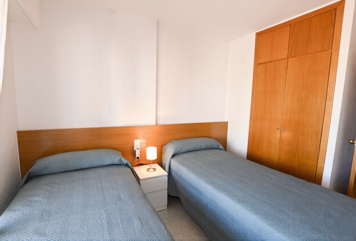 Piso en venta en primera línea de playa en Calpe — Dormitorio