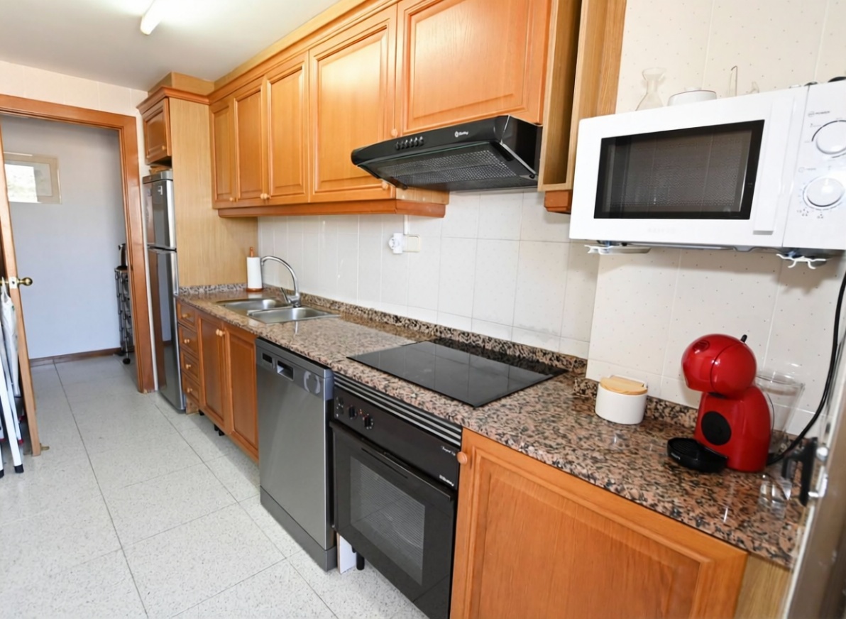 Piso en venta en primera línea de playa en Calpe — Cocina