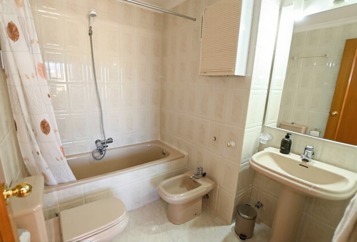 Piso en venta en primera línea de playa en Calpe — Baño