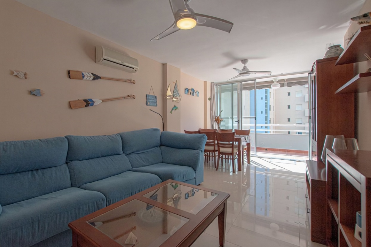 Piso en venta en primera línea de playa en Calpe — Salón