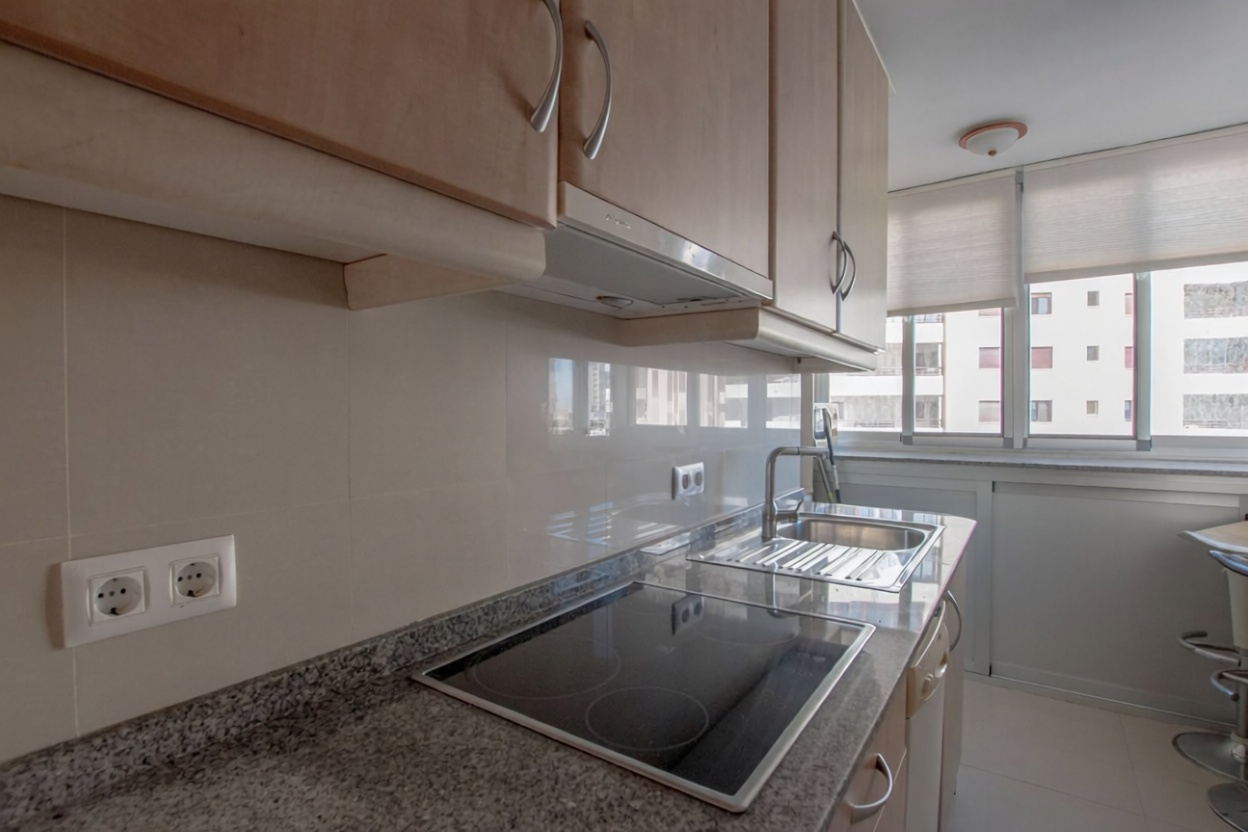 Piso en venta en primera línea de playa en Calpe — Cocina