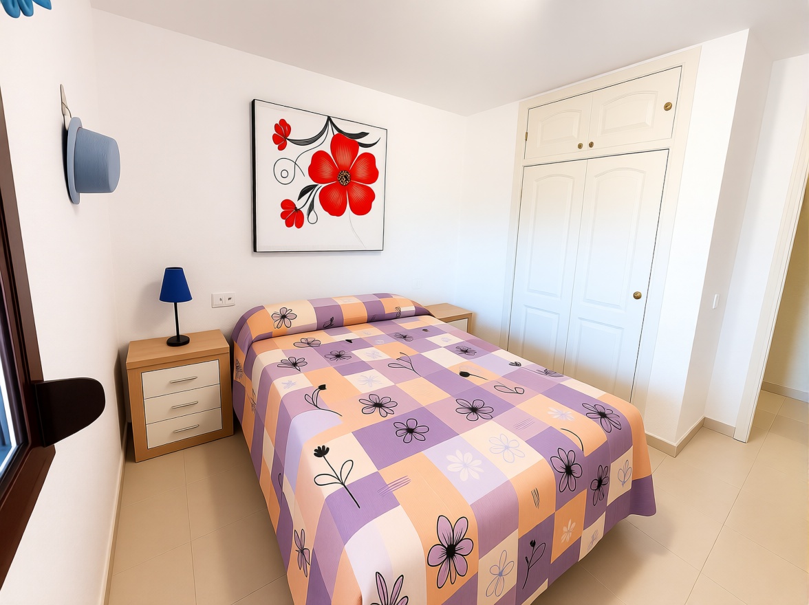 Piso en venta en primera línea de playa en Calpe — Dormitorio