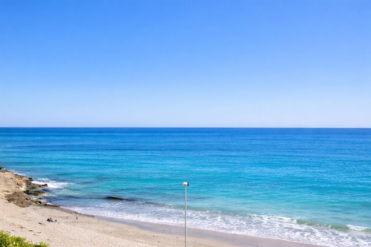 Piso en venta en primera línea de playa en Calpe — Vista mar