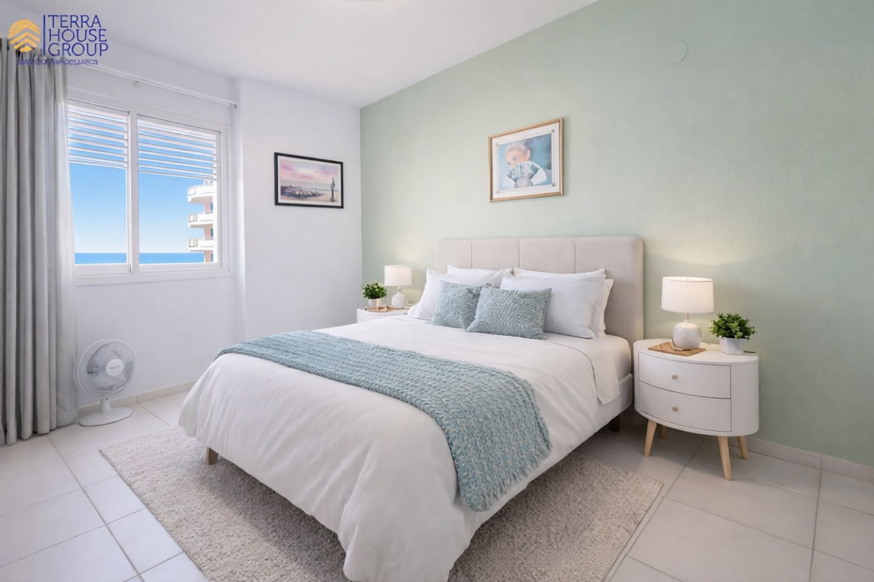 Piso en venta en primera línea de playa en Calpe — Dormitorio