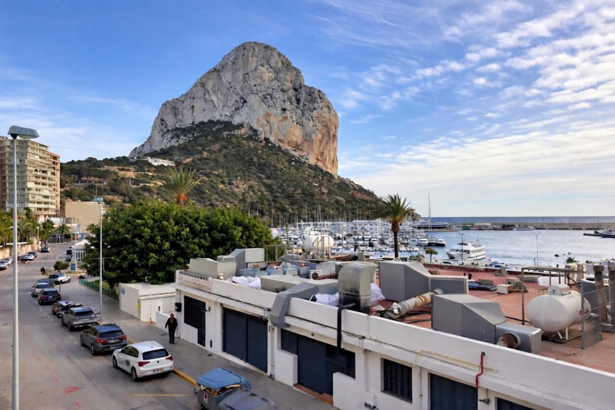 Piso en venta en primera línea de playa en Calpe — Vista mar