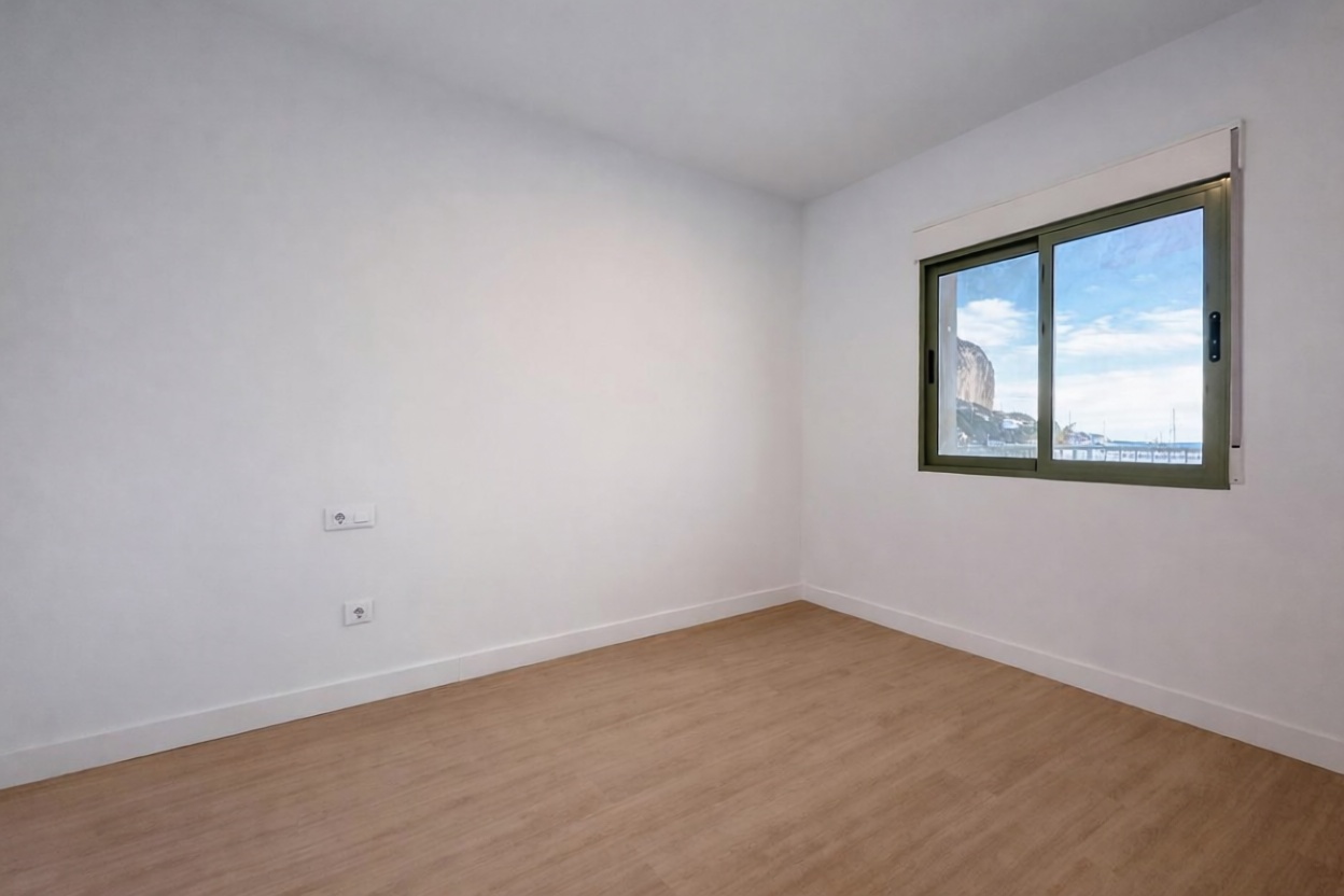Piso en venta en primera línea de playa en Calpe — Dormitorio