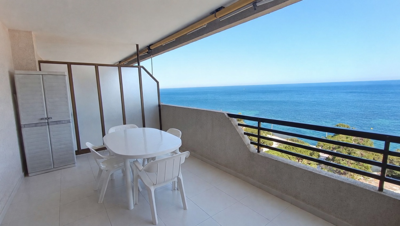 Flat for sale frontline beach in Calpe