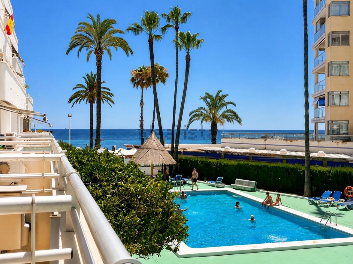Piso en venta en primera línea de playa en Calpe — Vista mar