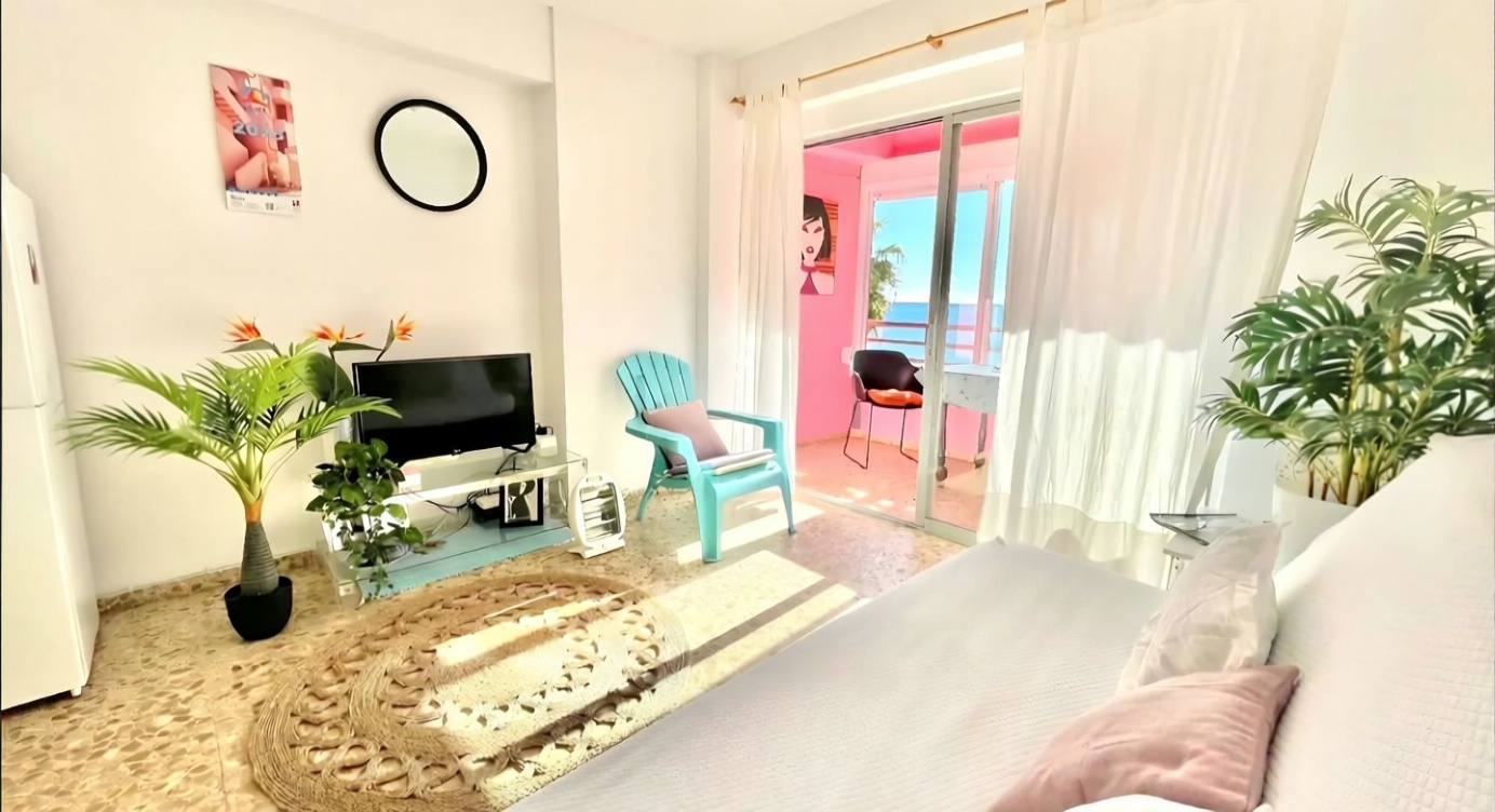 Wohnung zum Verkauf in direkter Strandlage in Calpe — Wohnzimmer