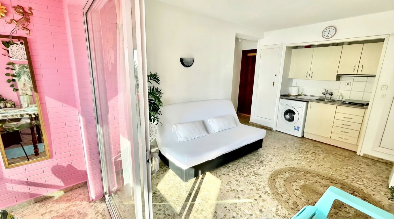Wohnung zum Verkauf in direkter Strandlage in Calpe — Wohnzimmer