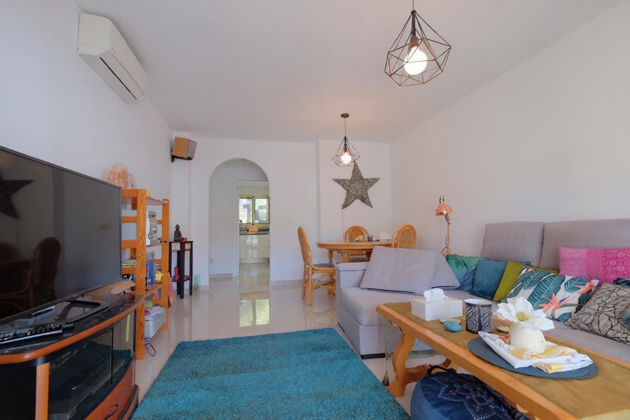 Wohnung zum Verkauf in direkter Strandlage in Calpe — Wohnzimmer