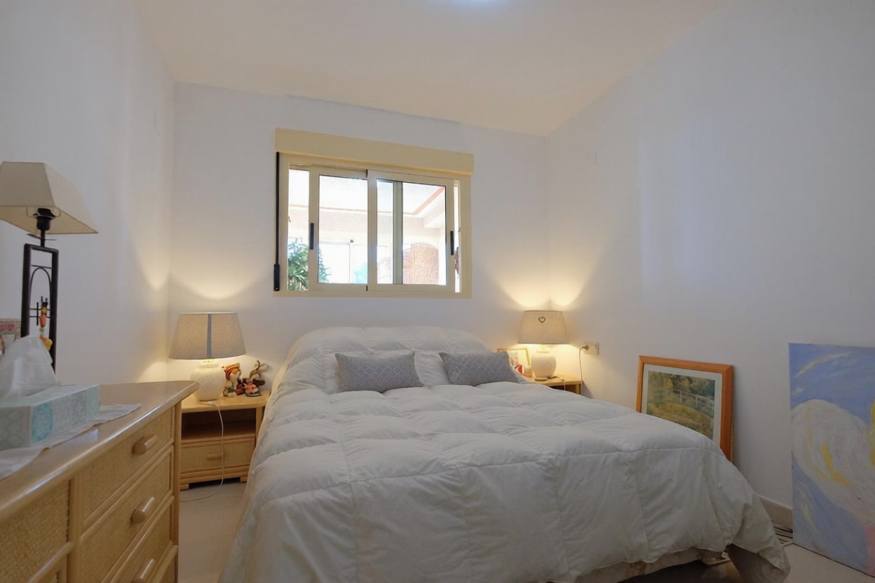 Wohnung zum Verkauf in direkter Strandlage in Calpe — Schlafzimmer