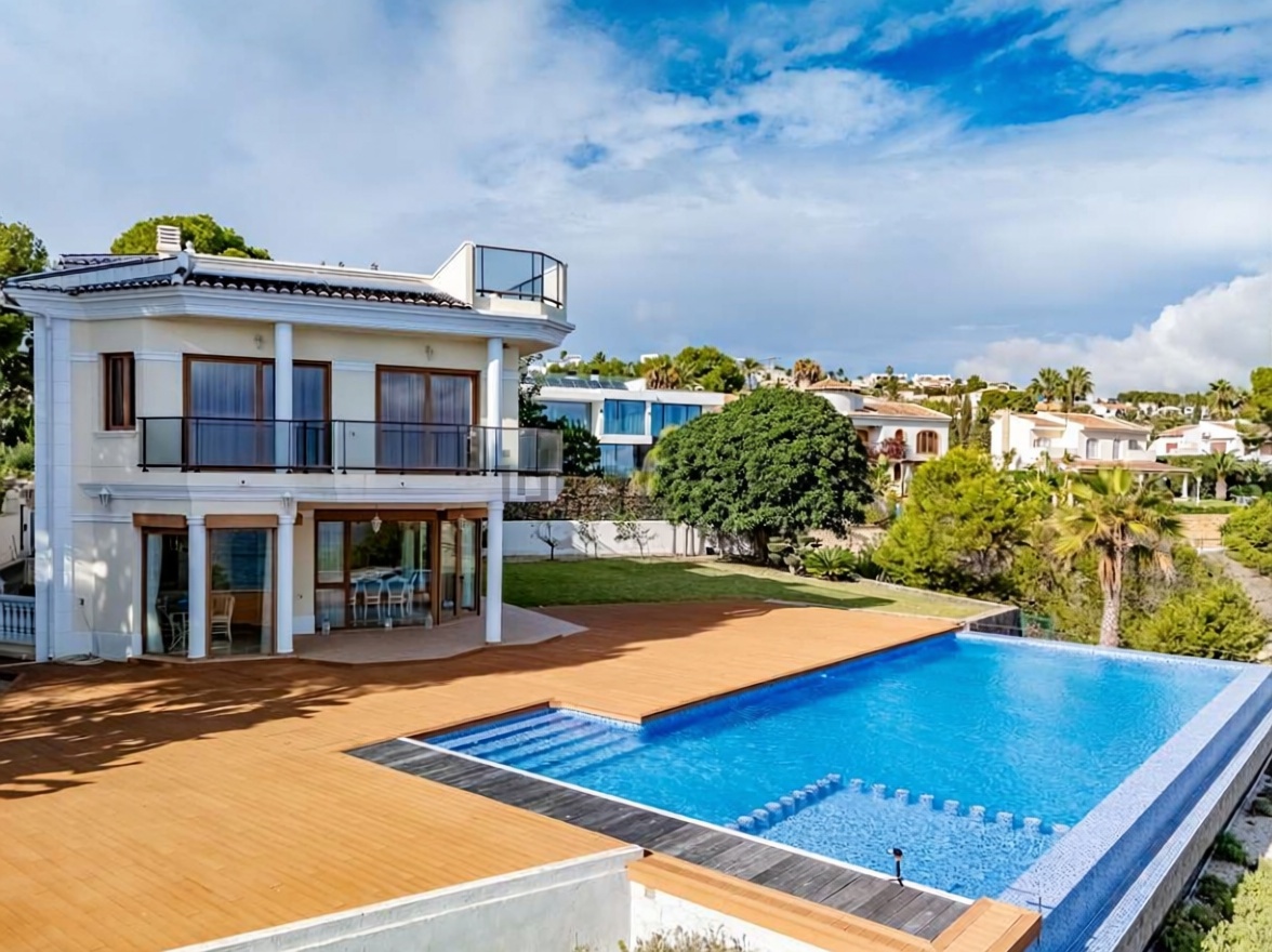 Chalet zum Verkauf mit direktem Strandzugang in Calpe — Terrasse