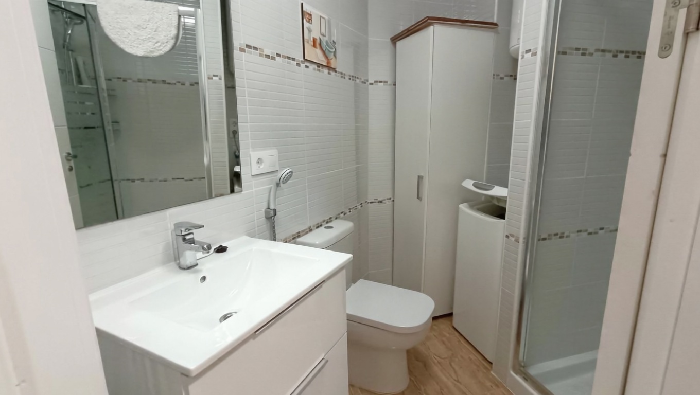 Studio zum Verkauf in direkter Strandlage in Calpe — Bad
