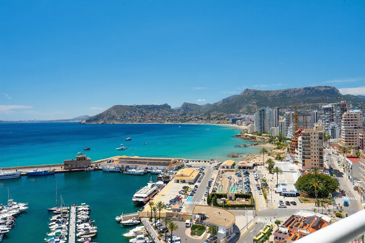 Wohnung zum Verkauf in direkter Strandlage in Calpe — Meerblick